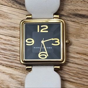 Marc Jacobs Vic MJ1440 Black Dial Leather Strap Watch